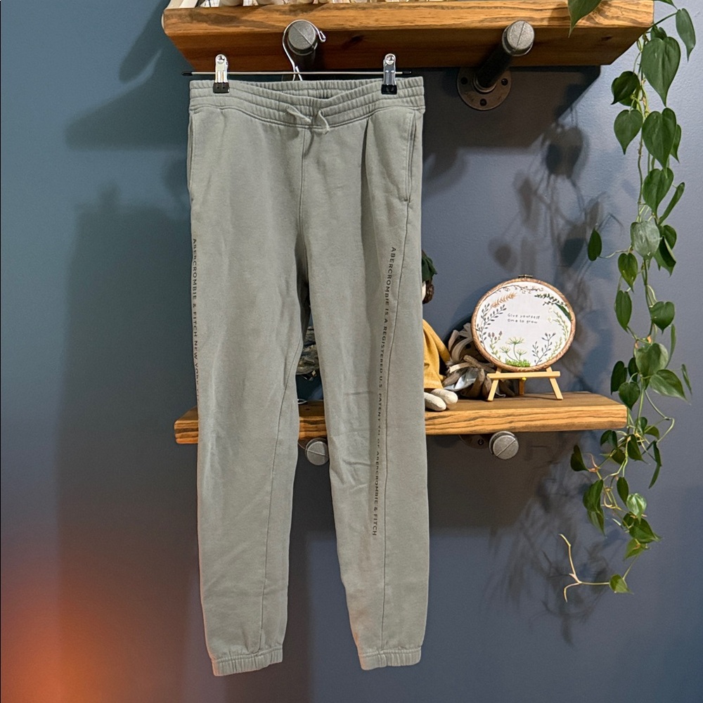 Abercrombie Kids boys olive/army green sweatpants sz 13/14